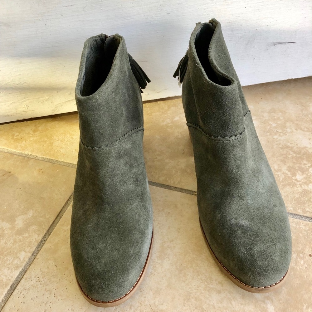 Toms Leila Bootie Dark Green Suede Size 6.5